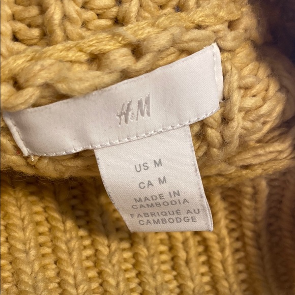 H&M Women's Turtleneck Sweater - Tan - Picture 2 of 3